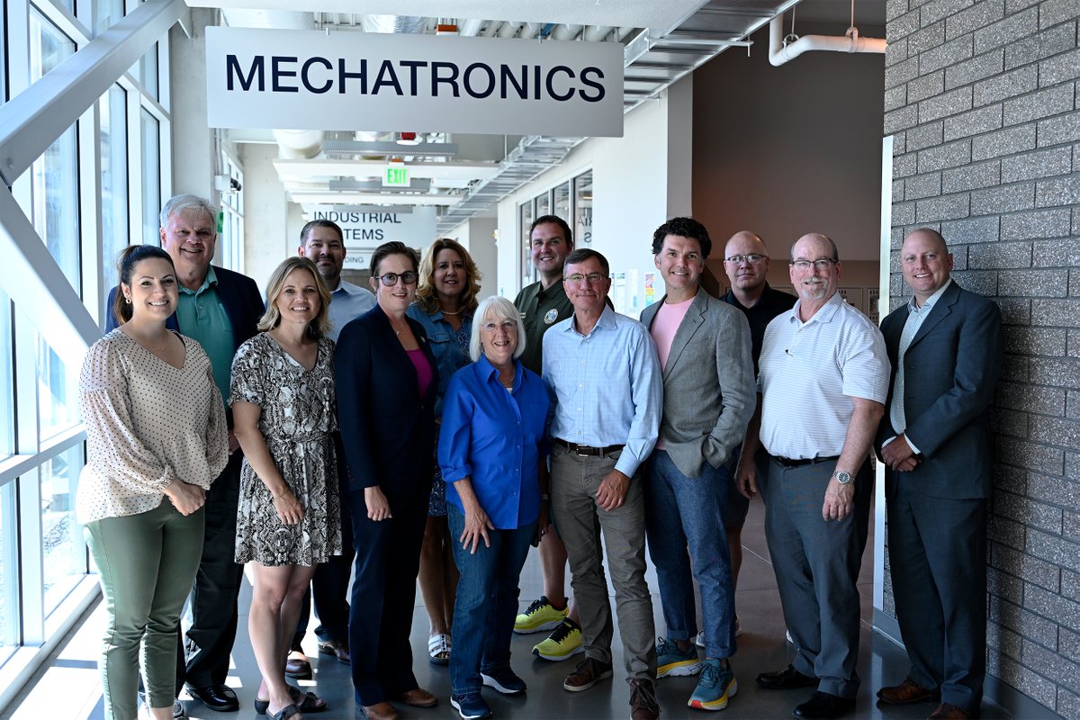 Group14Tech's tweet photo. We’re honored to have joined Senator @PattyMurray and our community partners at Moses Lake for a roundtable on how investments by companies like Group14 are bringing career opportunities to the local workforce and community. Press release w/ more details: https://t.co/Q3pNNGufmW https://t.co/DLOL8KBkzT
