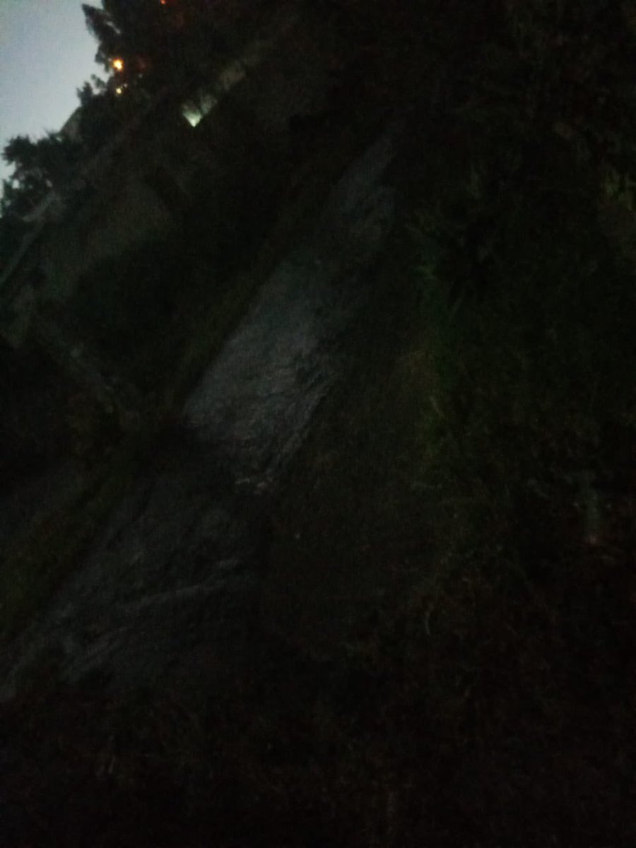ZUPERCALIMAM's tweet photo. @aguadequito  tenemos una fuga en Nayon, en las calles Mariano Cruz Tipan y Pasaje sin Nombre https://t.co/cBtOYFg4Xc