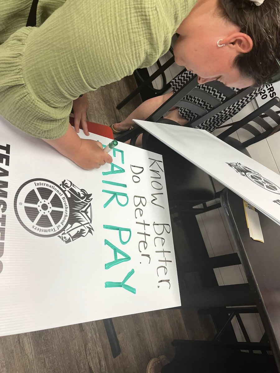 MSUAASF's tweet image. MSU-Mankato ASF/Teamsters members getting ready to shine! Join their informational picket tomorrow, Thurs., Aug. 3 Noon-1 p.m. on campus at the corner of Ellis &amp;amp; Stadium. Sign the petition at asfrising.com.
