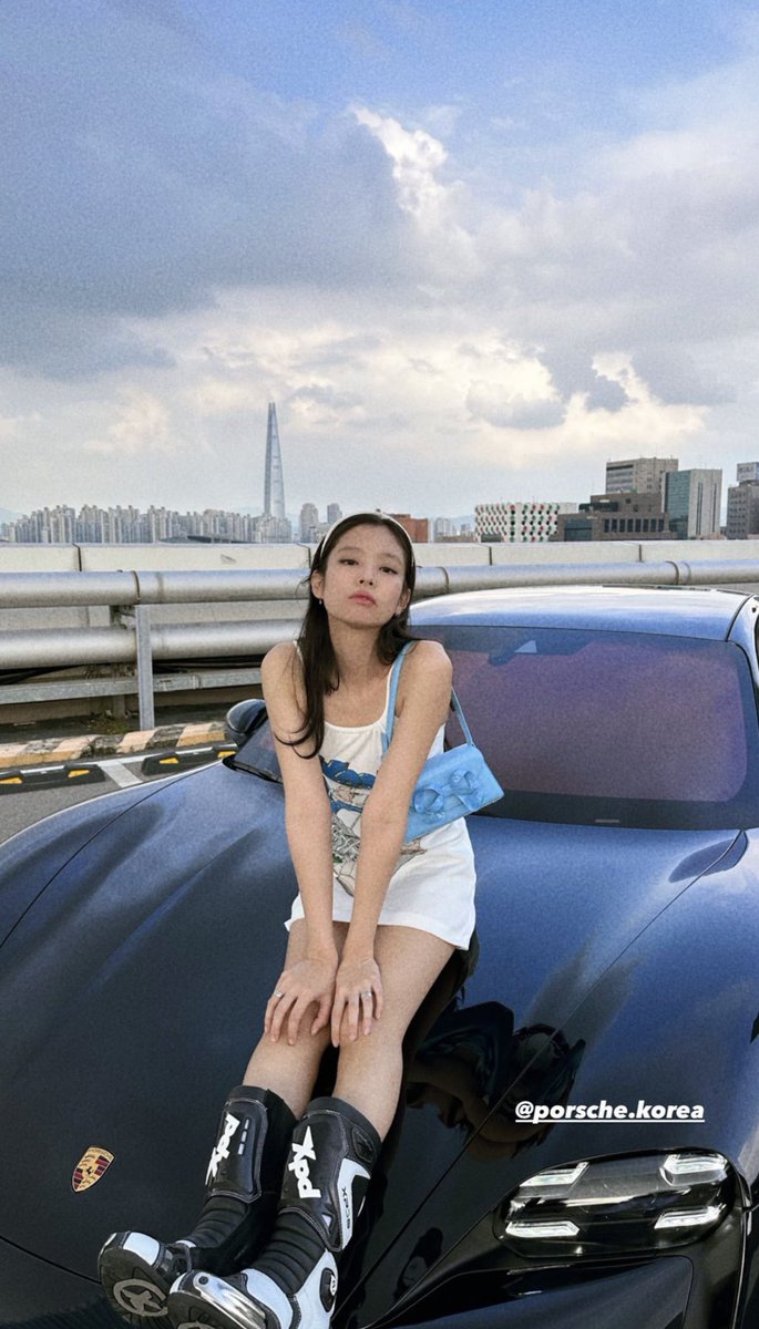 jsoolsai's tweet photo. #JENNIE x Porsche https://t.co/iBgpkEyVd1