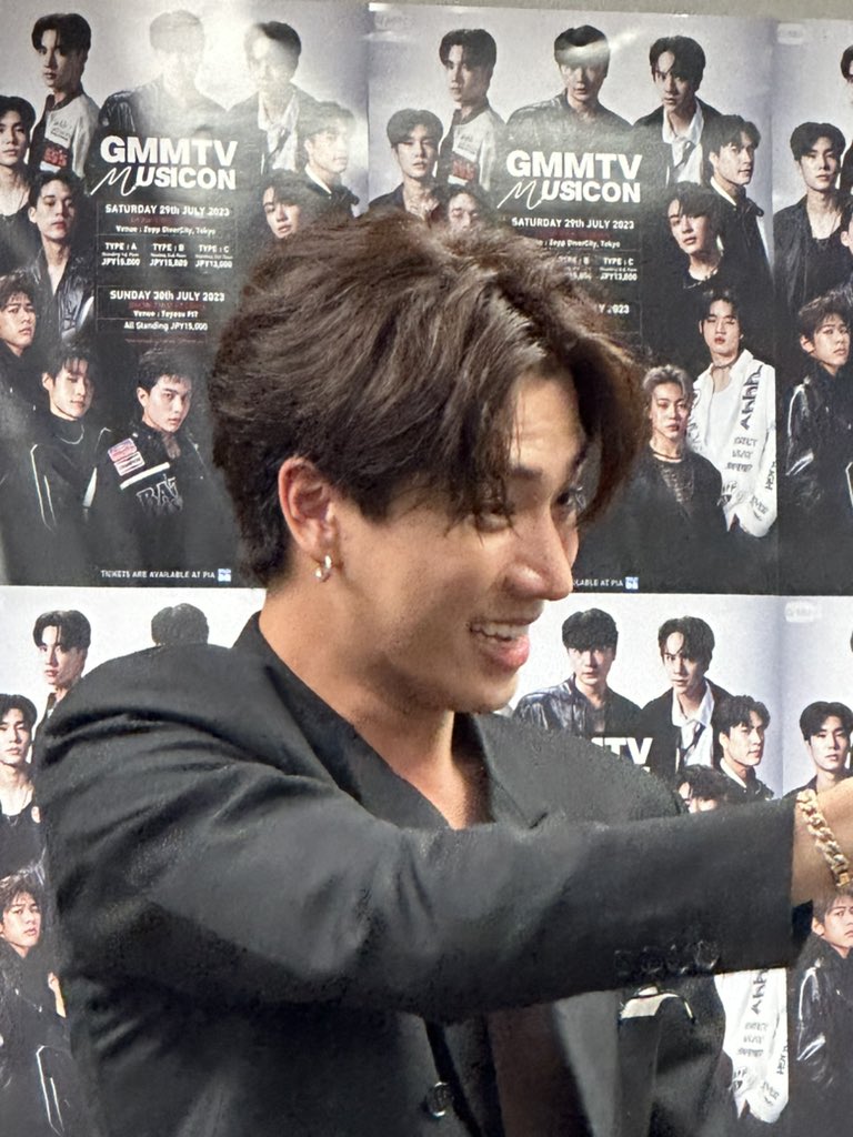 takyo417aepeat's tweet photo. パース君には笑っていてもらいたいな🖤笑顔が素敵な人だから😊😊
His smile makes me happy🖤
#MusiconxPerthD3
#PerthTanapon
#KDPPE https://t.co/QzFPFMKtHx