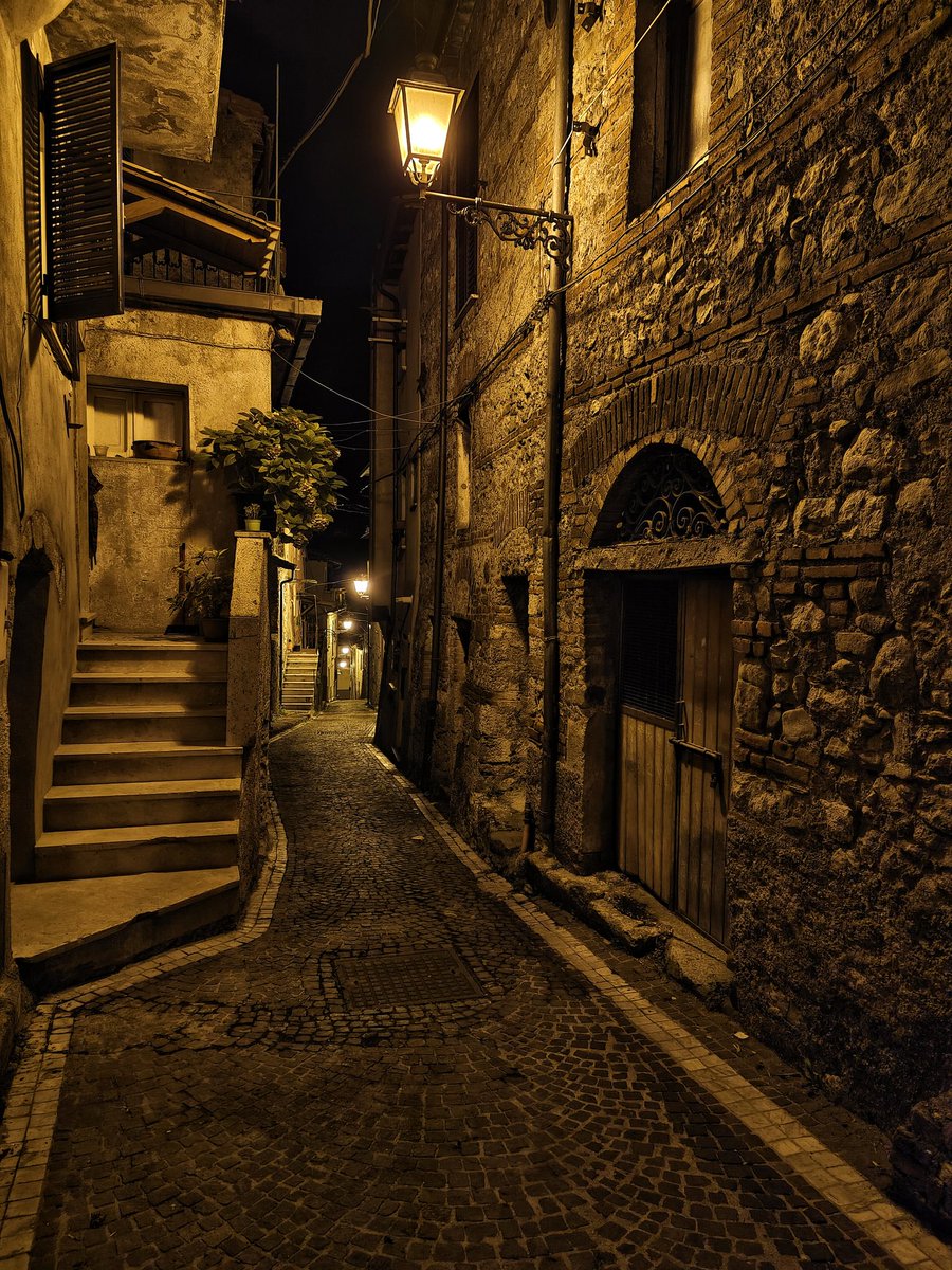 fabrizio_degni's tweet photo. Night shots captured with the #VIVOX70ProPlus.
For many aspects it is still superior than then #X90ProPlus.
#vivo #streetphotography #night #photography #photos #gallery @vivo_europe @vivo_indonesia #Snapdragon https://t.co/ZKS2hbqqXW