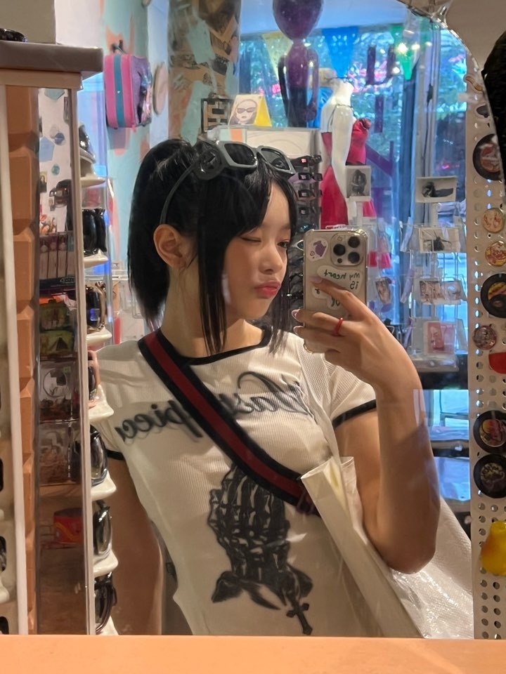 NewJeans_twt's tweet image. Chicago ~~!! Thank you for already making me feel at home!! 💗⭐️
Can't wait to see you all tomorrow! 🤭 

#하니 #Hanni #NewJeans