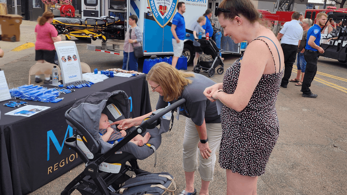 Madison_Health's tweet image. We had a wonderful surprise during National Night Out! Our friends Justin and Abby Hall stopped to catch up!  "You hear people say, "Oh, you should go to Sioux Falls," because they are worried it's just too small here. Well, that's so misguided..." madisonregionalhealth.org/hall-interview/
