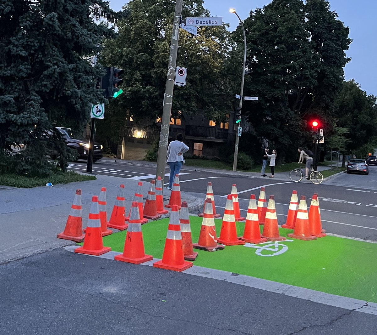 #Montréal, la ville des #cônes.
Au coin de Lacombe/Decelles dans l’arrondissement Côtes-des-Neiges