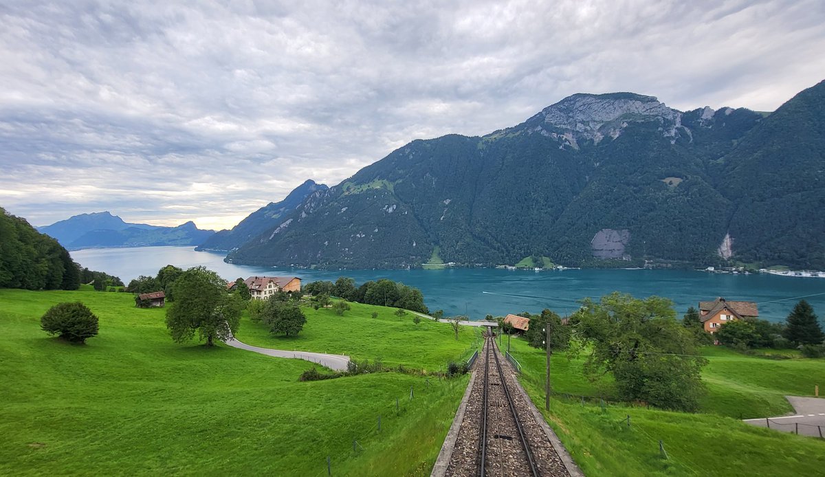 Wusstet ihr, dass der Vierwaldstättersee nie langweilig wird? Wisst ihr.
Es lohnt sich trotzdem, ab und zu nachzuschauen, ob es noch stimmt 😍
Ich habe heute die Überprüfung gemacht. 👍