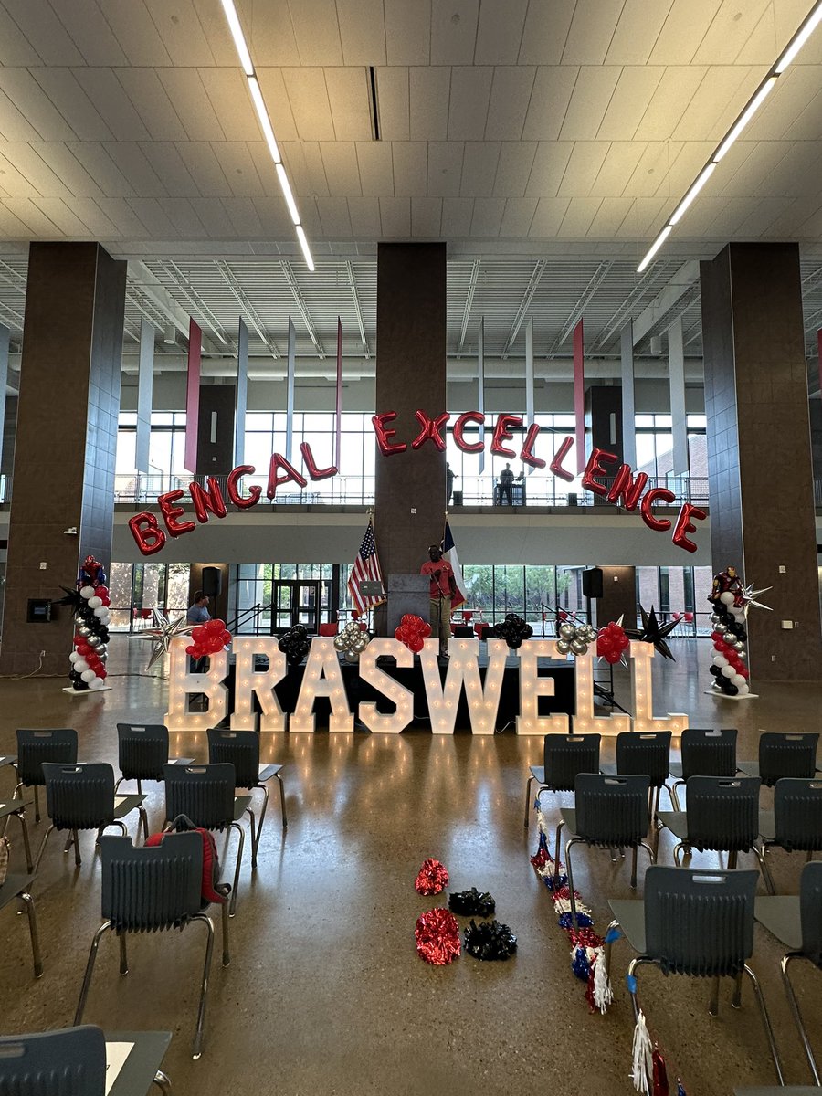 Mrs. McCullough tweet media