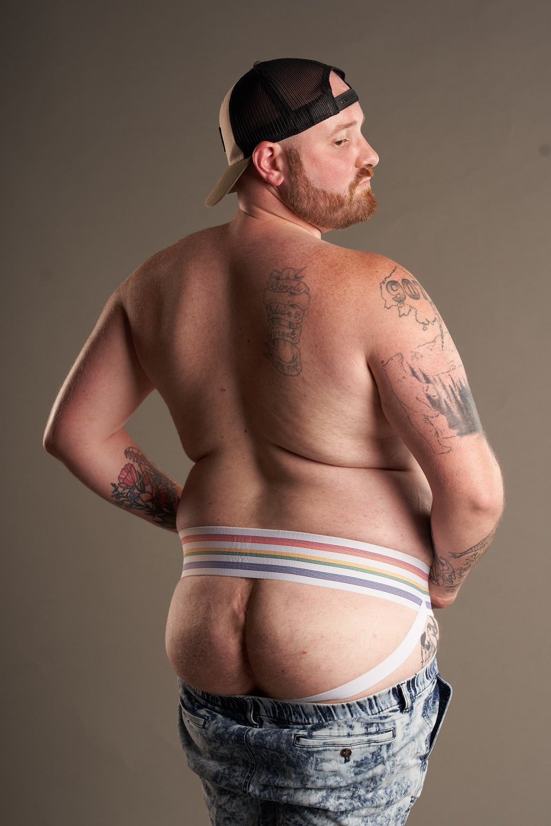 Pdxxgingercub's tweet photo. Love getting professional pics done at a local bar #precinctLa https://t.co/Sbd43fHryU