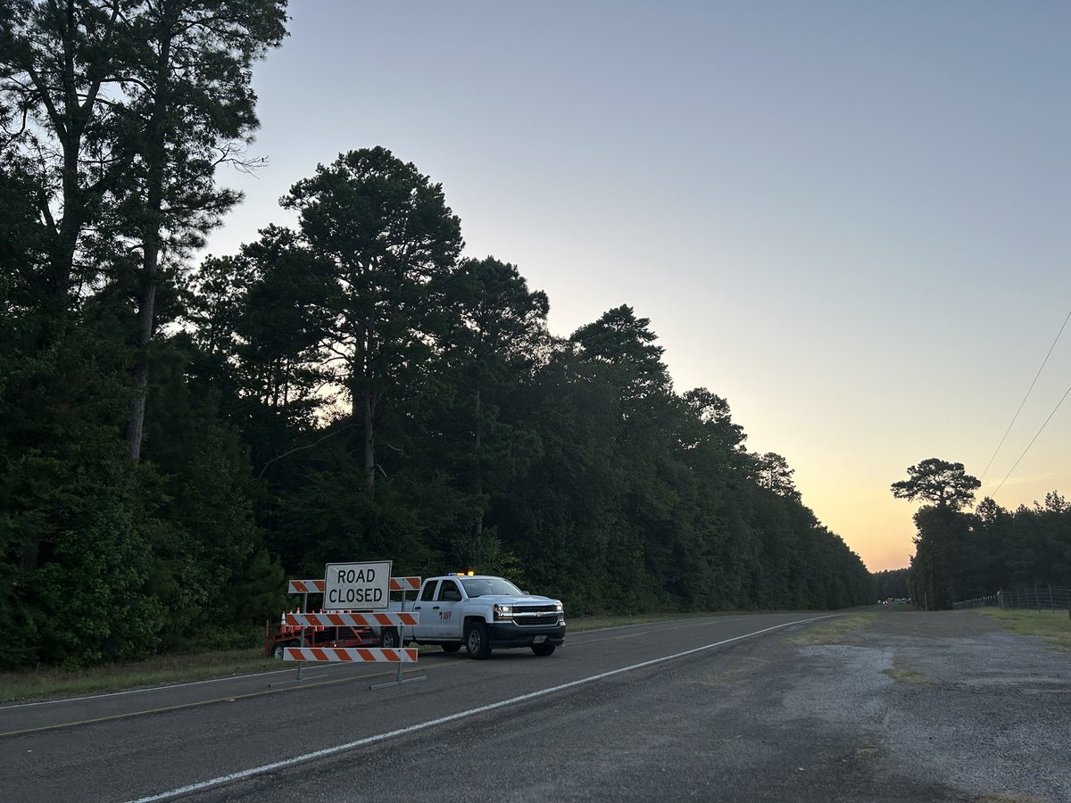 maria_aguilera's tweet photo. Weβre in #SanJacintoCounty tonight where crews are battling the #SnowhillFire burning an estimated 200 acres. Officials tell us the fire is 50% contained. Weβll bring you the latest tonight at 10pm on @KHOU https://t.co/o9xHPKBOMz