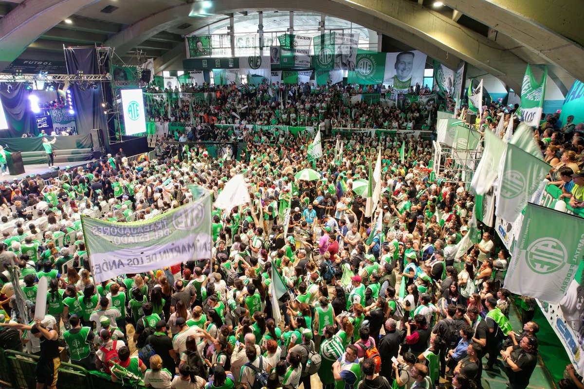DanielCatalano_'s tweet photo. ¡Una gran fiesta!!! 
Gracias compañeros y compañeras ¡Esto es la mística, el compromiso y la alegría de la Verde y Blanca!!! 
@VerdeyBlancaATE https://t.co/rl5khutJzL