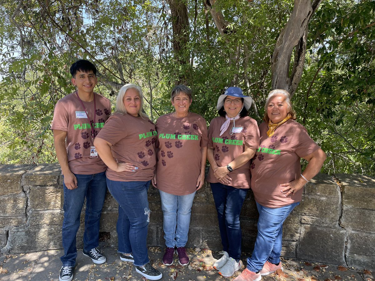 Queenpce's tweet photo. Looking forward to the Trail to Success with this group. 
@plumcreekelem 
#TrailtoSuccess
#ExpeditionExceLLence https://t.co/Du4nM4cMcE