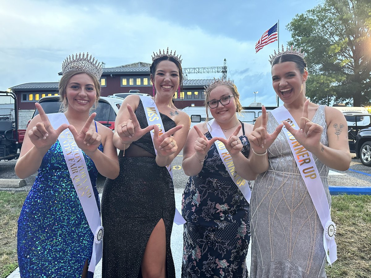 WHSBlue_Crew's tweet photo. CONGRATS to the @washmofair court! ALL Washington grads!!! 🤩 https://t.co/DSPUNpntAp