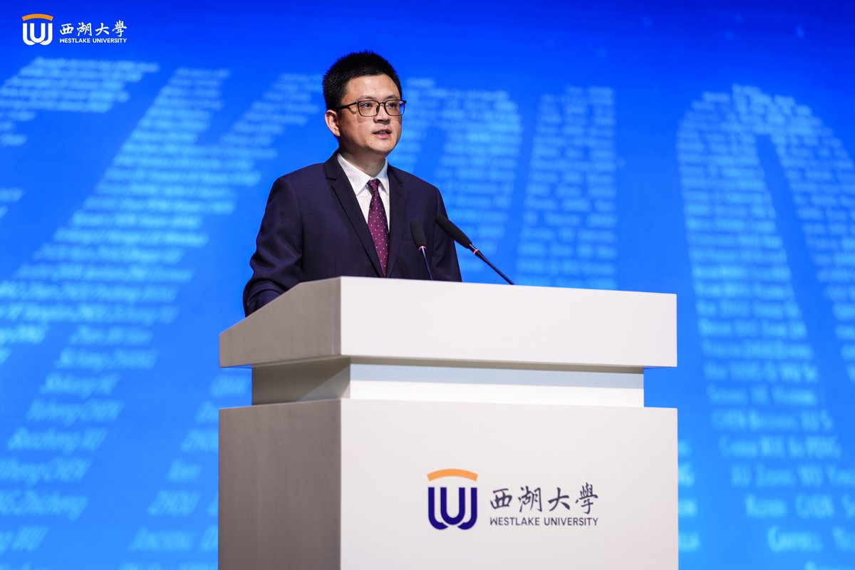 Westlake_Uni's tweet photo. Prof. Jian Yang (@jyang1981), the Dean of Gamma College, one of Westlake’s residential colleges, encouraged our undergraduate students to discover their true passion. “If you ever come across it, please do share it with me!” #Classof2027 #StudentConvocation https://t.co/ueY5rXvD7V