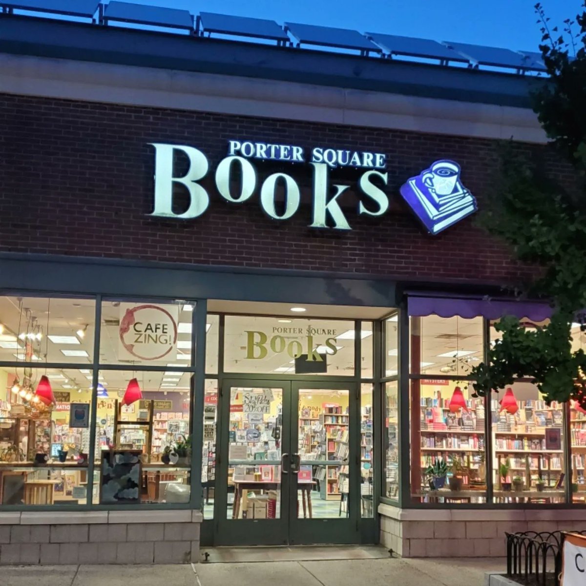 BookCougars's tweet photo. Fantastic event at @PorterSqBooks in Cambridge, MA with @ljsims50 and @paulGtremblay.
There most recent books are HOW CAN I HELP YOU and THE BEAST YOU ARE.
#bookcougars #bookcougarsontheprowl #authorevent #independentbookstore #portersquarebooks #Cambridge #Massachusetts https://t.co/NRw0UWo33y