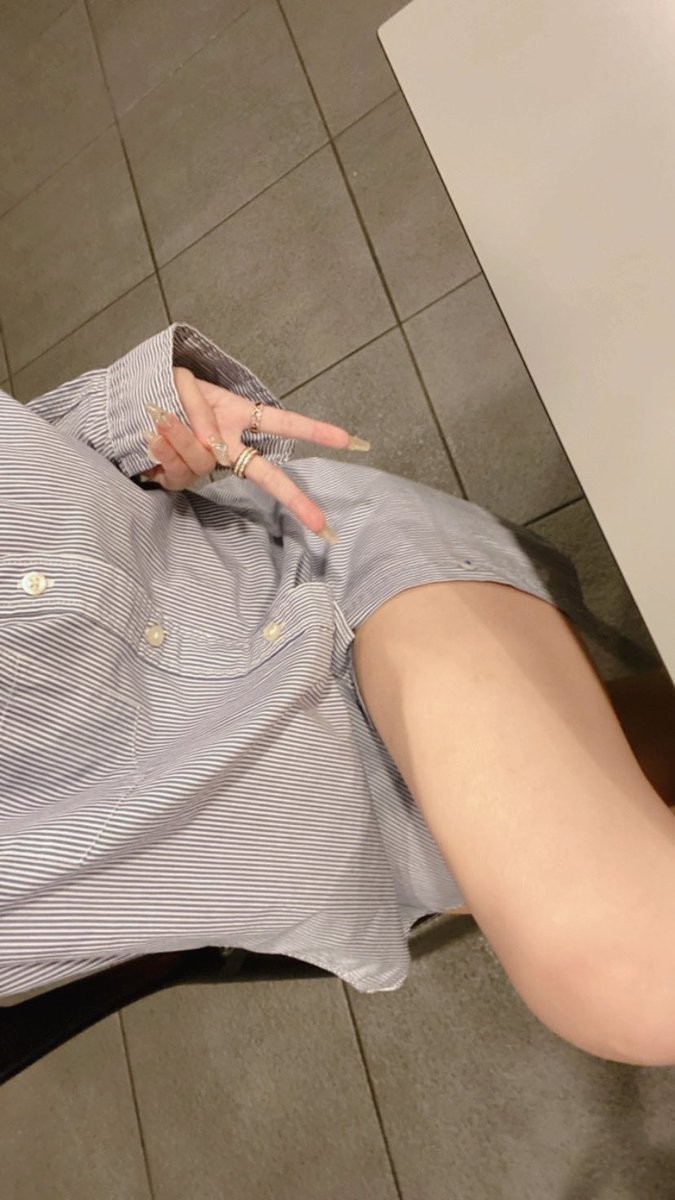 Boohee2001's tweet photo. 小妹妹标配统一拍照姿势☺️
#拍照 #马来西亚小姐姐 https://t.co/kWowEw1iQj