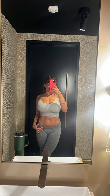 My page is freeee https://t.co/0RUK846kwD https://t.co/UAEPnyzW7m