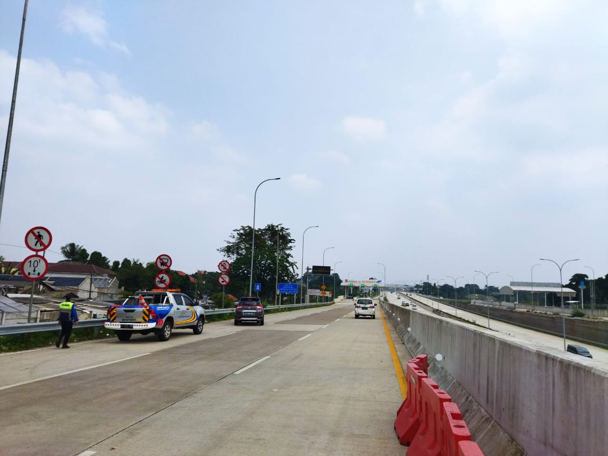 #TolCijagoDepok On ramp Kukusan3 sudah dibuka (11:00 WIB), dan akan ditutup kembali besok pagi (06:00 WIB) setiap harinya. Jaga jarak aman kendaraan anda, patuhi protokol perambuan yang ada, dan semoga selamat sampai tujuan. Terima kasih...