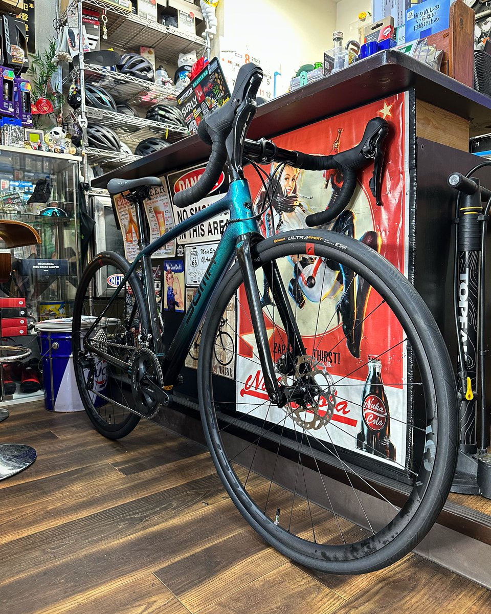 u2bikes's tweet image. 押さえたいところは押さえつつ、あくまでも
105含む重量度外視なスタンダードなパーツ構成で7kg後半とBOMAのエンデュランスロード
"ALLUMER DISC"本当に優秀。
 #U2BIKES #BOMA #ALLUMER #ロードバイク #FULCRUM #CONTINENTAL