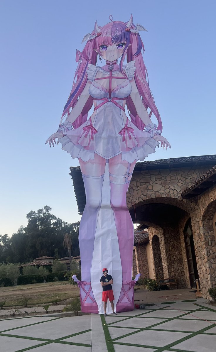 [閒聊] 粉絲自製45英尺高的 Ironmouse 人形立牌