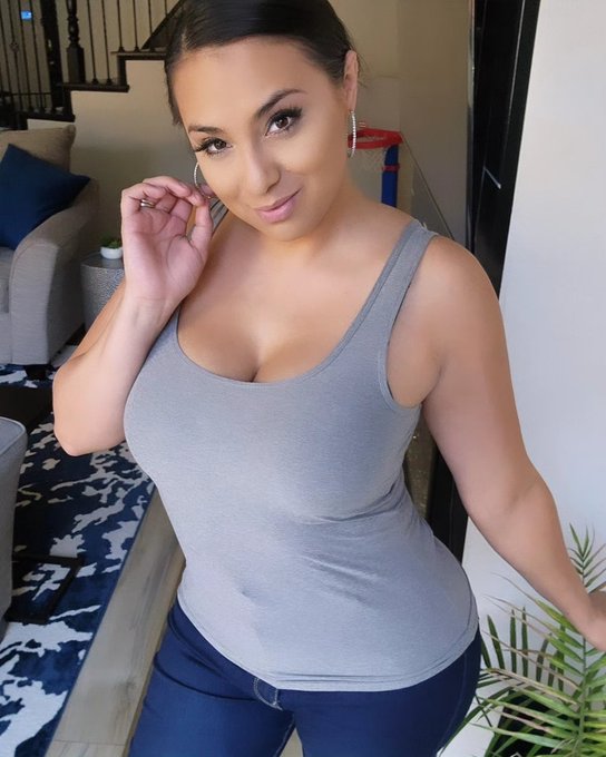 Sometimes the simplest looks are the best 👌  #simple #classic #clean #tanktop #jeans #humpday https://t<a href="/tag/simple"class="tags">#simple</a><a href="/tag/humpday"class="tags"><span>#humpday</span></a><a href="/tag/jeans"class="tags"><span>#jeans</span></a><a href="/tag/clean"class="tags"><span>#clean</span></a><a href="/tag/classic"class="tags"><span>#classic</span></a><a href="/tag/tanktop"class="tags"><span>#tanktop</span></a>