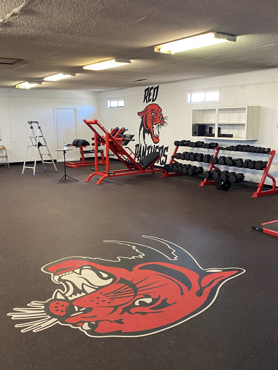 MatthewsAikee's tweet photo. Had to go Bless Coahoma County High school with their logo,  for their new locker room 🔥🔥🎨👨‍🎨

#art #custom #murals https://t.co/Zv9AFLyNMS