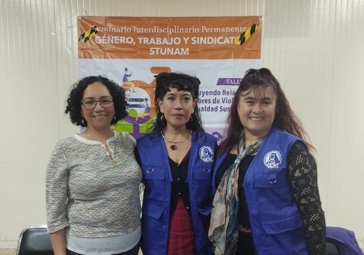 violetastunam's tweet photo. Conferencia "Hostigamiento y acoso sexual en el trabajo" a cargo de la Mtra. @_SayuriHerrera. Reunión muy nutrida con la visita de compañeras y compañeros de sindicatos aliados, así como en contenido y compartires 💜🧡
#violetasenaccion #pintandodevioleta  #TodxsContraLaViolencia https://t.co/41XV4aoGRn