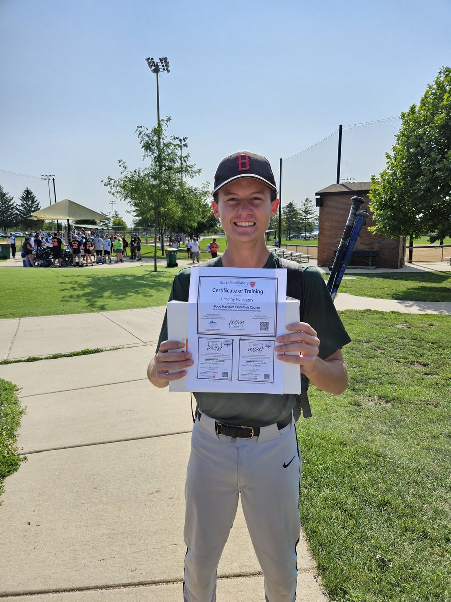 willynillybethy's tweet photo. ATL for Timmy! This man was so dedicated to being able to cross train and get his comp card that he turned in a food handler certificate in less than 24 hours and turned it in at our softball tournament! 🎉 #chilisgrow #chilisbolingbrook @ChiliheadEmily https://t.co/9uTmQaFGmH