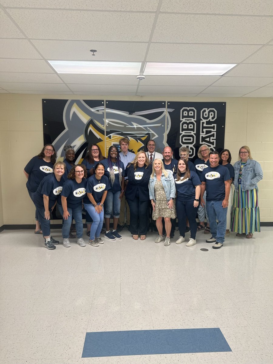 First day of school 2023 with the best ECMS Wildcats crew 😎
#eastcobbms <a href="/ECMSWildcats/">EastCobbMiddleSchool</a> @ECMSprincipal