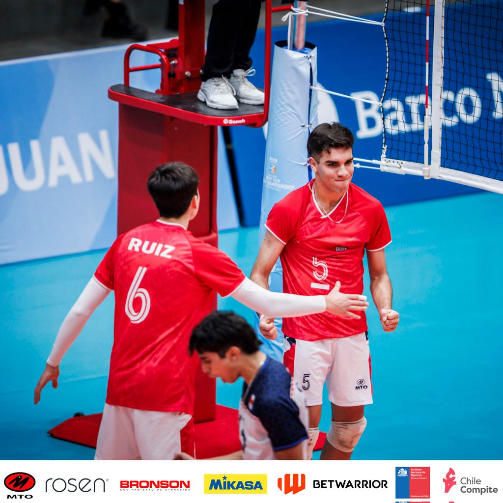fevochi_oficial's tweet photo. Chile 🇨🇱 cae ente Italia 🇮🇹 en su primer duelo por el Campeonato 🏆 Mundial 🌎 Masculino U19 disputado en San Juan, Argentina 🇦🇷.

🏐🏐🏐🇨🇱🇨🇱🏐🏐🏐
✅✅✅✅✅✅✅✅

https://t.co/qocoY2nCH5 https://t.co/Gk0y0qKo42