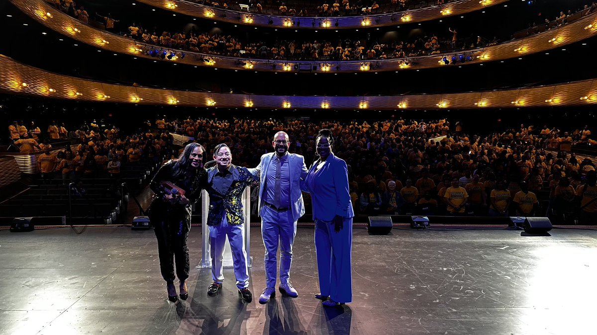 Today, I shared the stage with  @NatonyaHuff @MrJCruz1 @Misses_Burley among other amazing @dallasschools educators. Together, we welcomed over 1,400 new teachers to @TeamDallasISD. Thank you @DallasISDSupt for the opportunity! #DallasISDNTA2023 #DallasISDcelebrates #NewTeachers