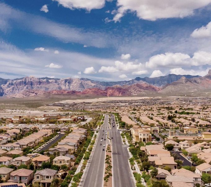 The beautiful side of Vegas 🏜️ It&rsquo;s so much more than The Strip 🎰 https://t.co/OevzOX0xDS<a href="/tag/toesday"class="tags"><span>#toesday</span></a>