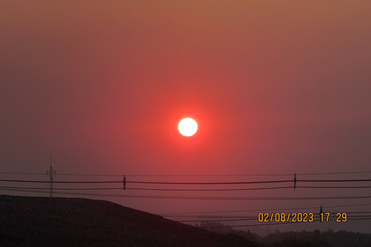 ClimaArarangua's tweet photo. E hoje consegui fazer as fotos do sol lindo entre muita fumaça @Climaterra @ConexaoGeoClima @LeandroPuchalsk @metsul @Piter_Scheuer @Estaelsias https://t.co/5ok2ApPD7e