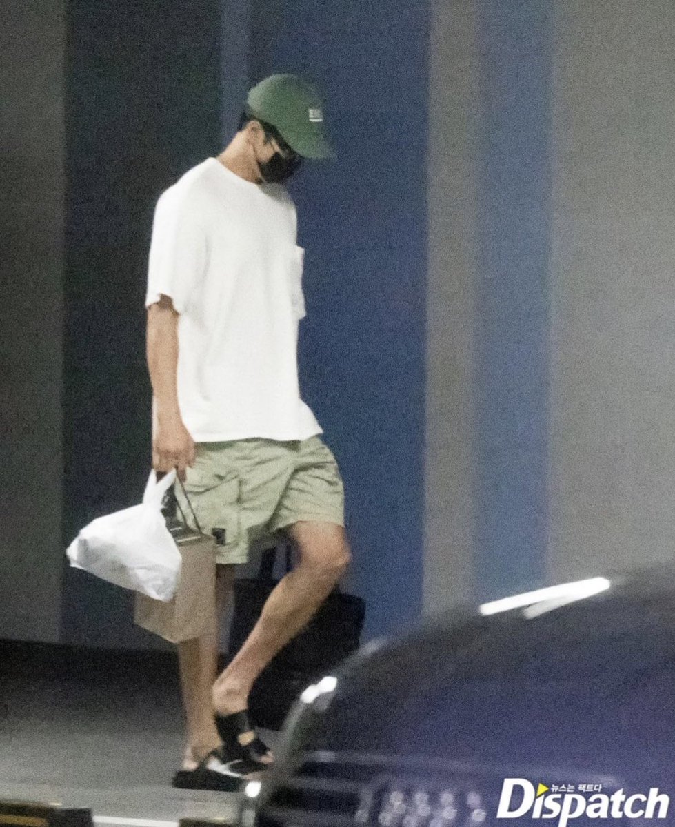 Manwolland's tweet photo. มีข่าวว่าทั้งคู่กำลังเริ่มทำความรู้จักกัน ศึกษากันและกันอยู่ 😍 #JISOO #BLACKPINK #AhnBoHyun https://t.co/mCdYF1NdmN