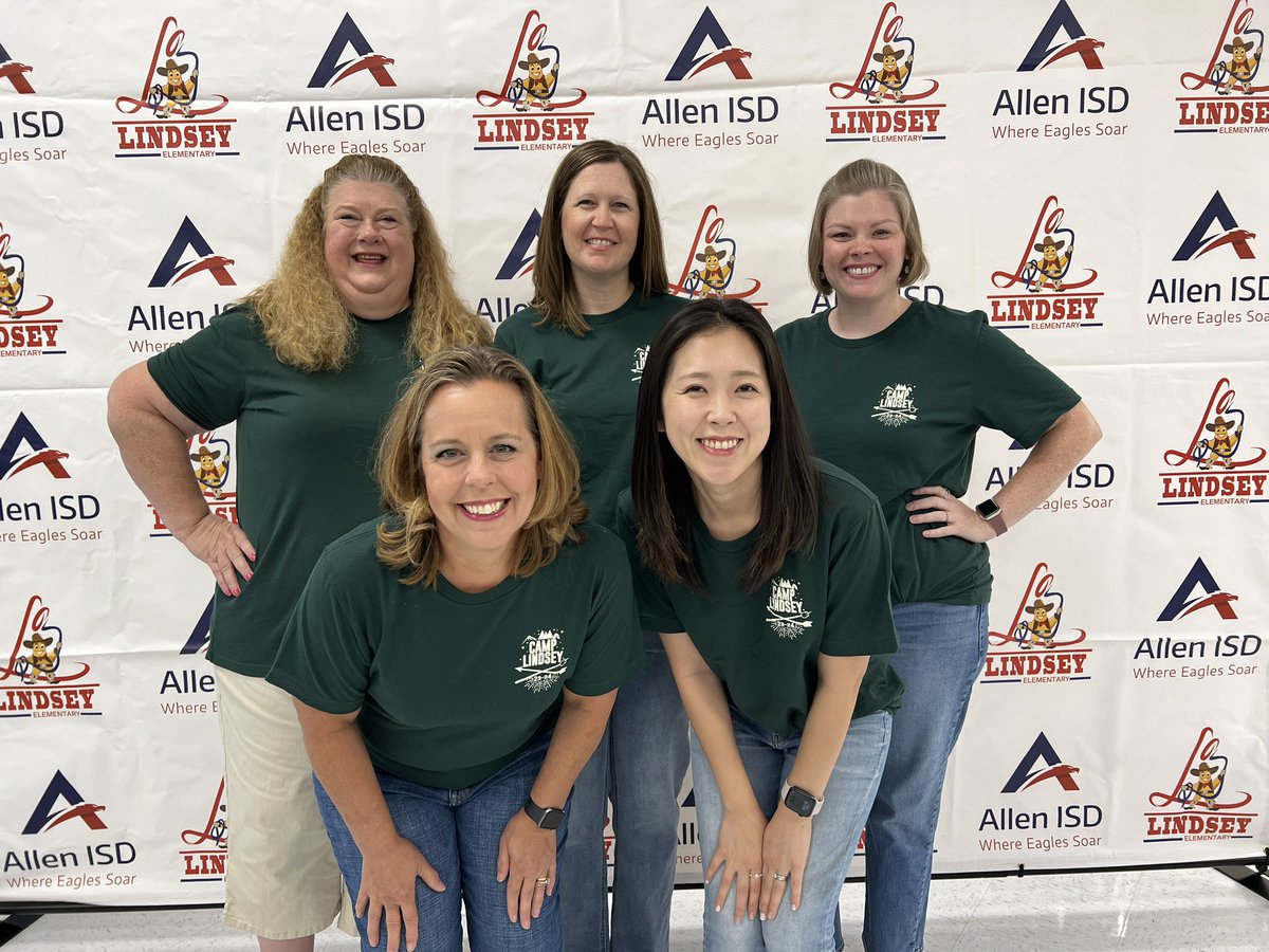 jspark_0121's tweet image. #LindseyFirst teachers are pumped up for this year!! Can’t wait to meet our firsties next week😍 #LindseyLoneStars #RainbowsinthePark @LindseyElem