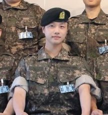 rendezwoous's tweet photo. Soldier kim jinhwan 😭🤏🏻 https://t.co/DplSyeuKjU