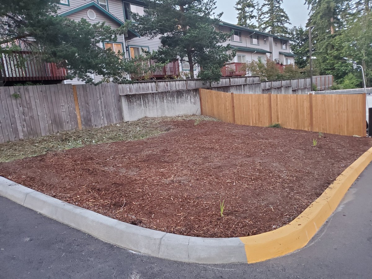 CampMowService's tweet photo. Lots of weeding happening this summer. Call now to get your beds cleaned up!

#landscape #landscaping #weeding #garden #gardening https://t.co/tej4gtZ74e