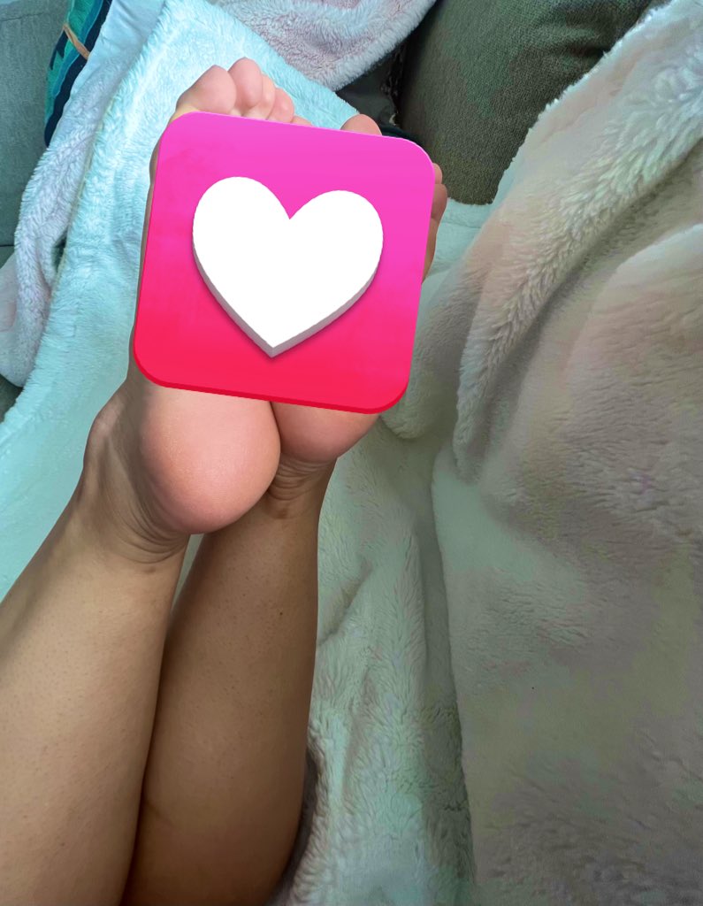 Mommy_LongToes's tweet photo. Happy hump day 💖 #feet_lover #feetcontent #feetsoles #longtoes #feetfinder #feetpic #feetpicsforsale #feetworshi̇p https://t.co/krpnRQmrGY