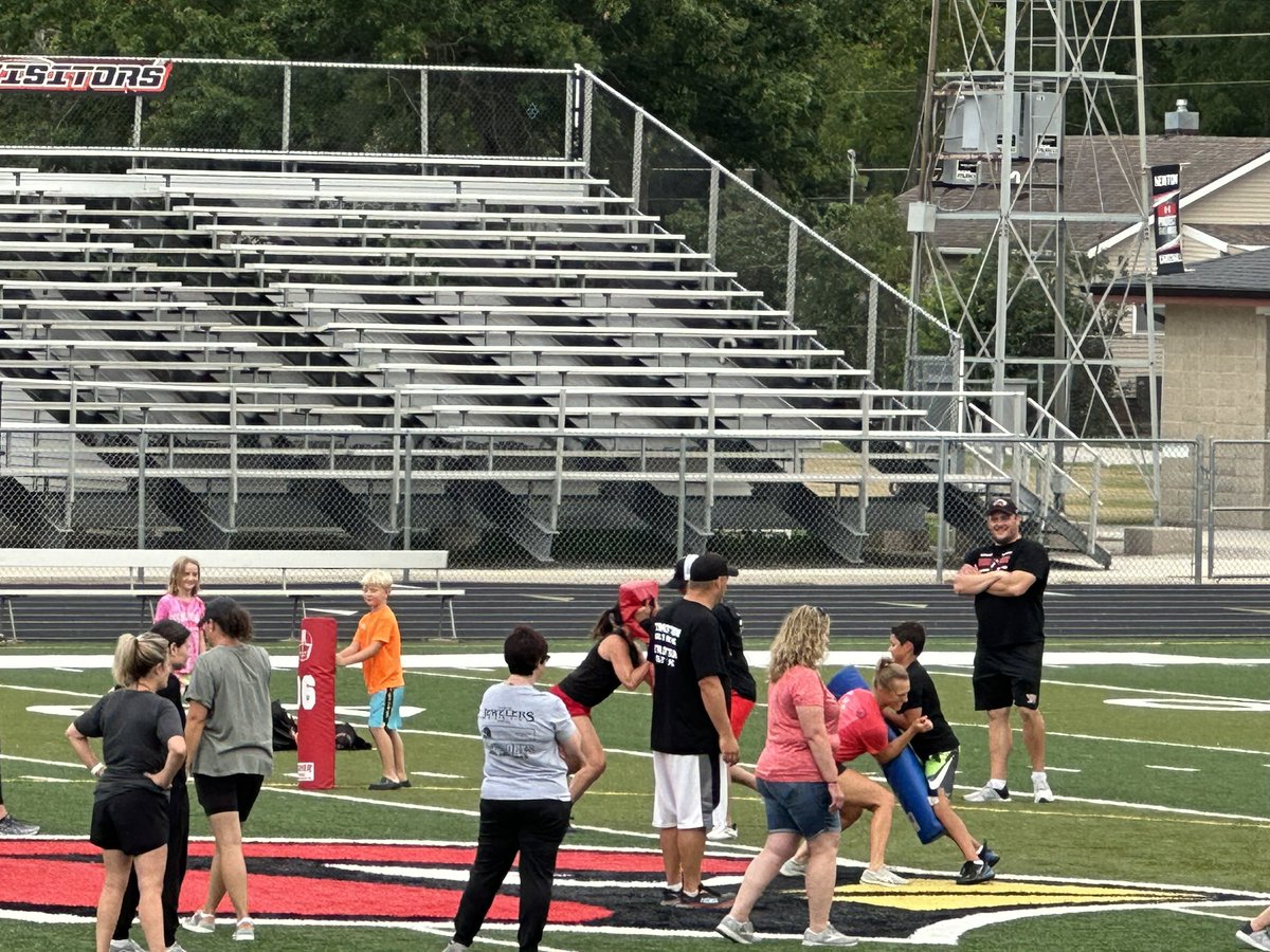 Thank you to all that came out to Gridiron Gals 2023! We had a fun time learning fundamentals and how the game is played. Excited to contribute to grow this for next year! #cfla #redpride