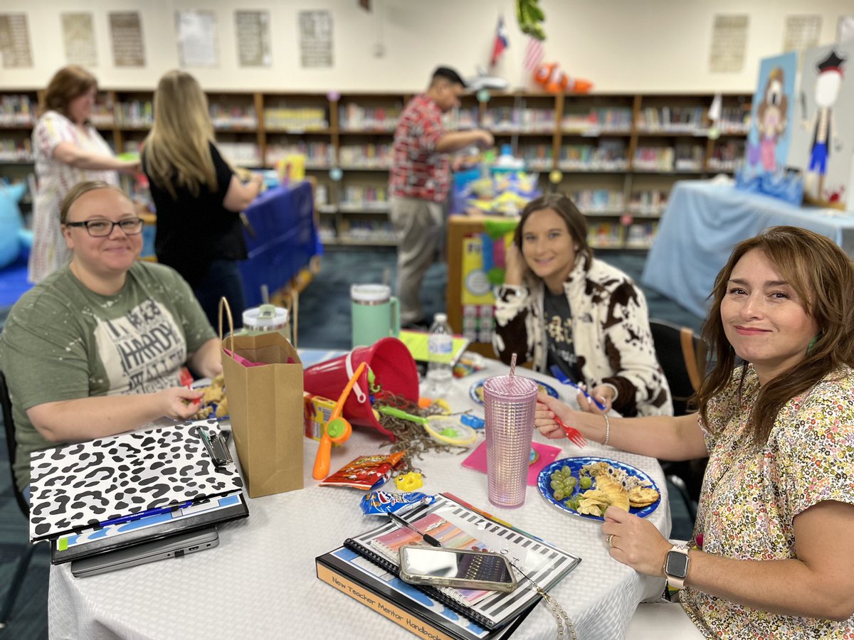 Melanie2146's tweet photo. We are excited to welcome and support our new teachers to Phillips Elementary! Our New Teacher Academy was a huge success! We are excited to get this year started!
#BeTheDifference https://t.co/OkqL2xu9No