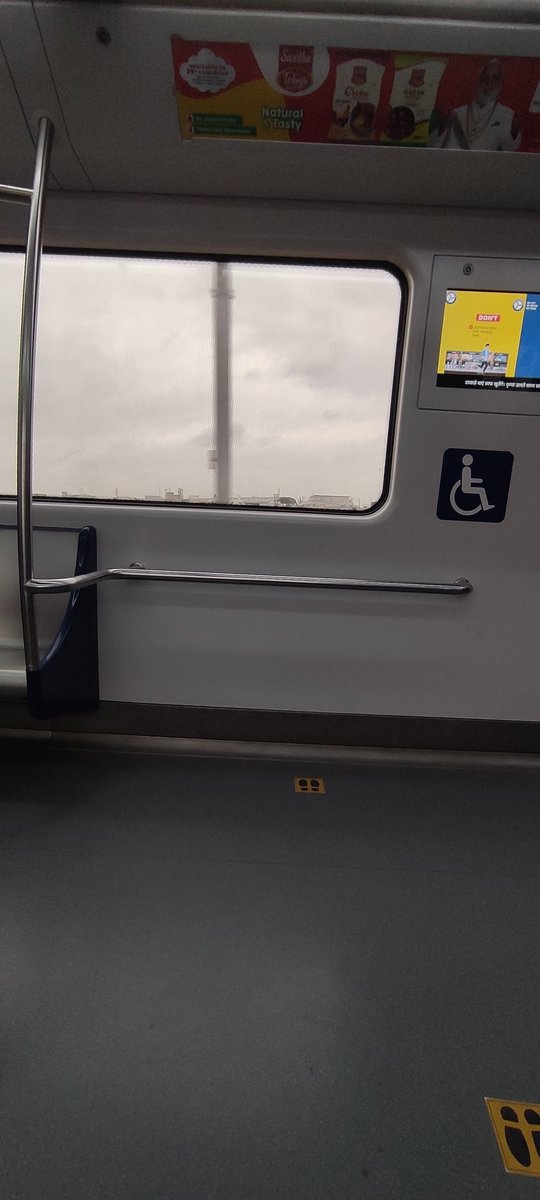bakuninian's tweet photo. 7:18 AM is what it took me to finally have a seat in #Hyderabad #metro. https://t.co/xcMhhaYzCB