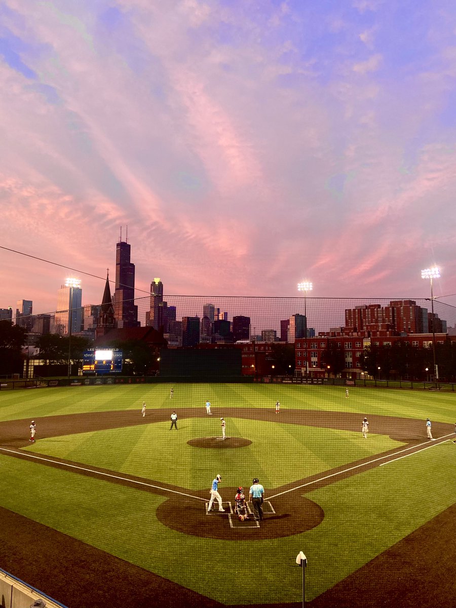 CBEA_UIC's tweet photo. #bestviewinbaseball #curtisgrandersonstadium https://t.co/DvC14ga1eH