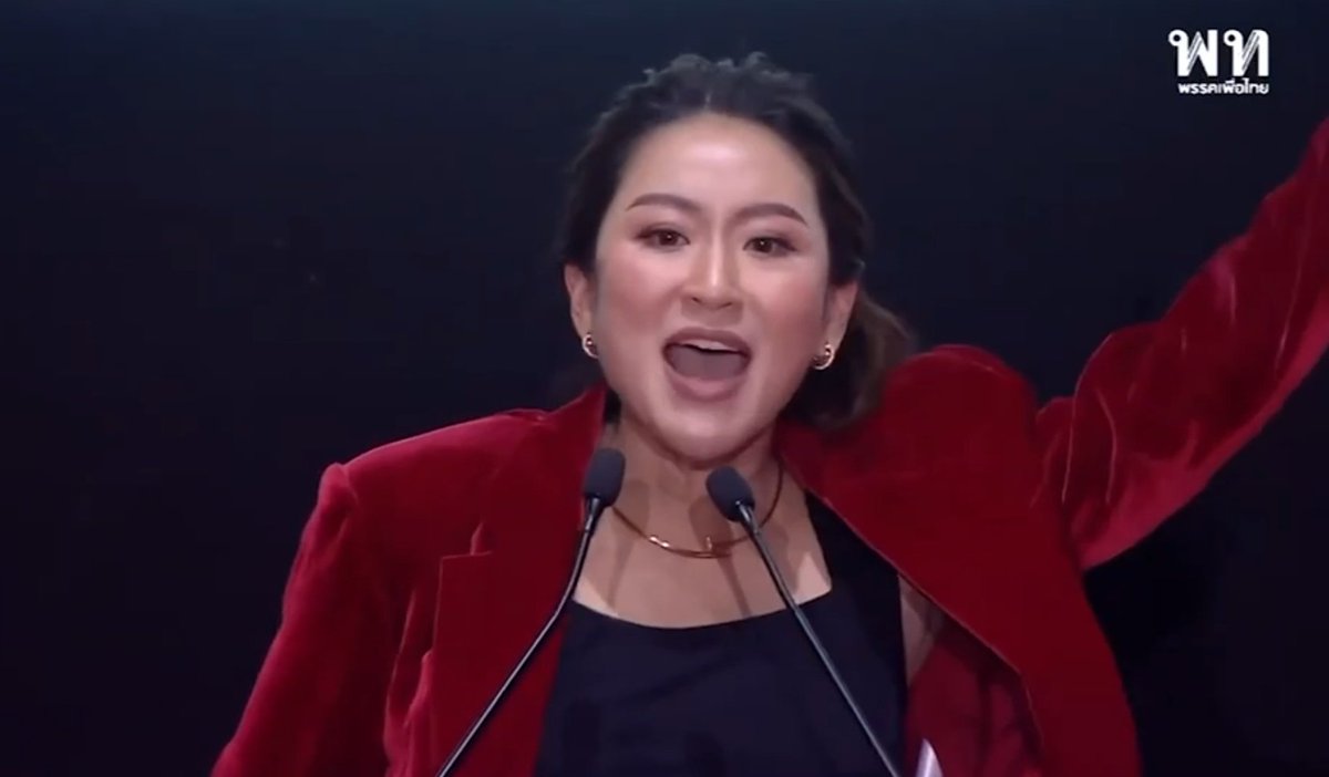 ทักษิณสามารถเอาลูกตัวเองออกมาเล่นใหญ่โกหกประชาชนคำโตและโดนประจานเละเทะต่อทั้งสังคม คนแบบนี้แม่งหักหลังใครก็ได้อ่ะ แม่ง ขนลุก #cringe