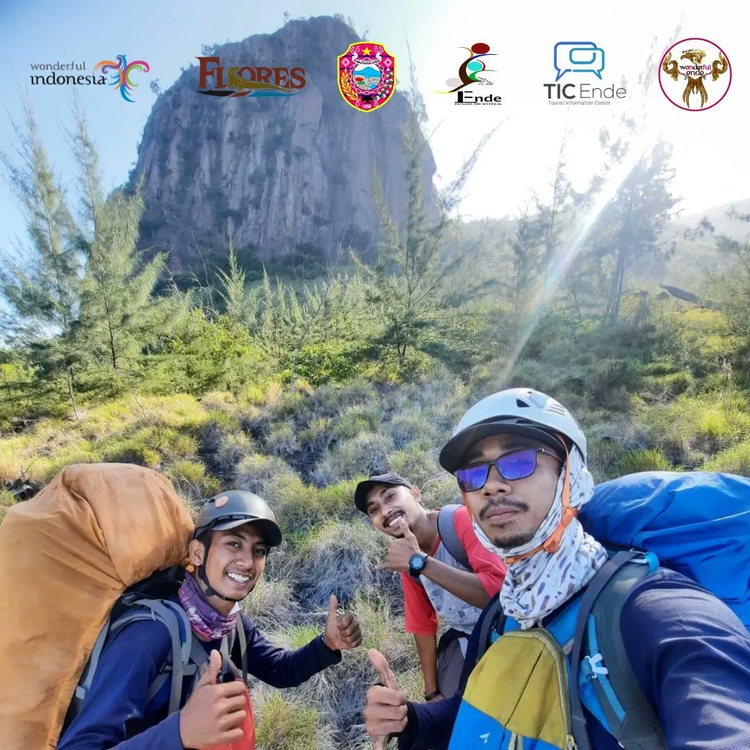 DisparKabEnde's tweet photo. Bukit Kezi Tembu
Ende Lovers prlu menybrang dr Ds Arubara lalu trekking melalui pesisir pntai menuju puncak bukit
📍Blkng ⛰️ Meja, Arubara, Ende
🚤 30" dari Ds Arubara
🚶🏽‍♂️1'30" menuju puncak
📸 MarioLagu&amp;Mapala Unud
#connectingflores
#exploretheextraordinaryflores #endesareliopawe https://t.co/wUDFpd57Ox