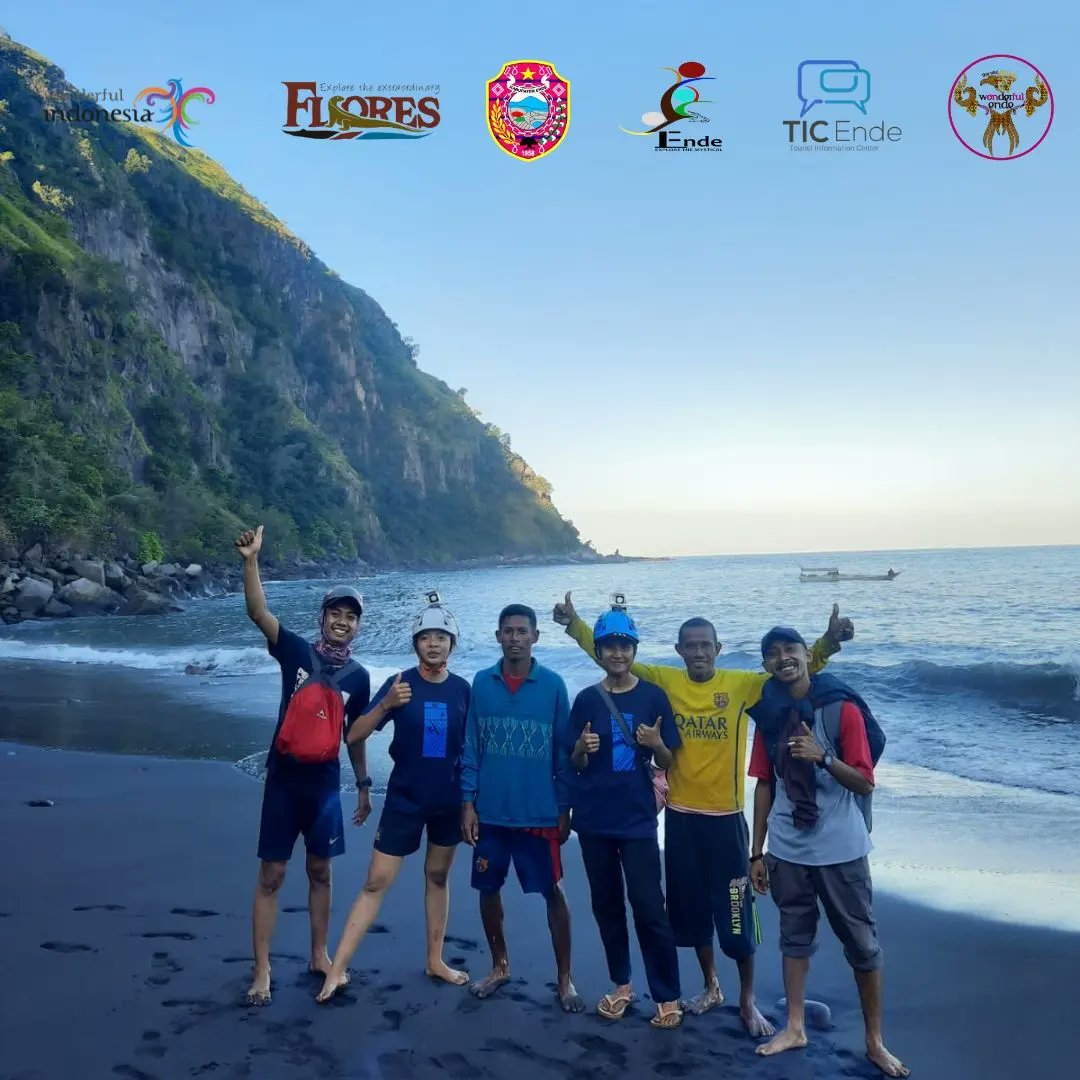 DisparKabEnde's tweet photo. Bukit Kezi Tembu
Ende Lovers prlu menybrang dr Ds Arubara lalu trekking melalui pesisir pntai menuju puncak bukit
📍Blkng ⛰️ Meja, Arubara, Ende
🚤 30" dari Ds Arubara
🚶🏽‍♂️1'30" menuju puncak
📸 MarioLagu&amp;Mapala Unud
#connectingflores
#exploretheextraordinaryflores #endesareliopawe https://t.co/wUDFpd57Ox