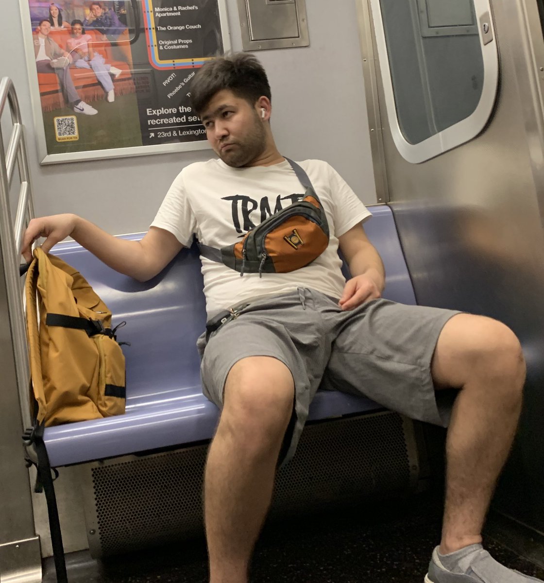packer1592's tweet photo. bulge check🔥👀 #gay #gaynyc #gaysubway #gaystraight #gaydad #gaydadandson #gaycryising #gaypackage #gaybulgespotting #gaybulge #gayalter https://t.co/gpzKyiTUE1