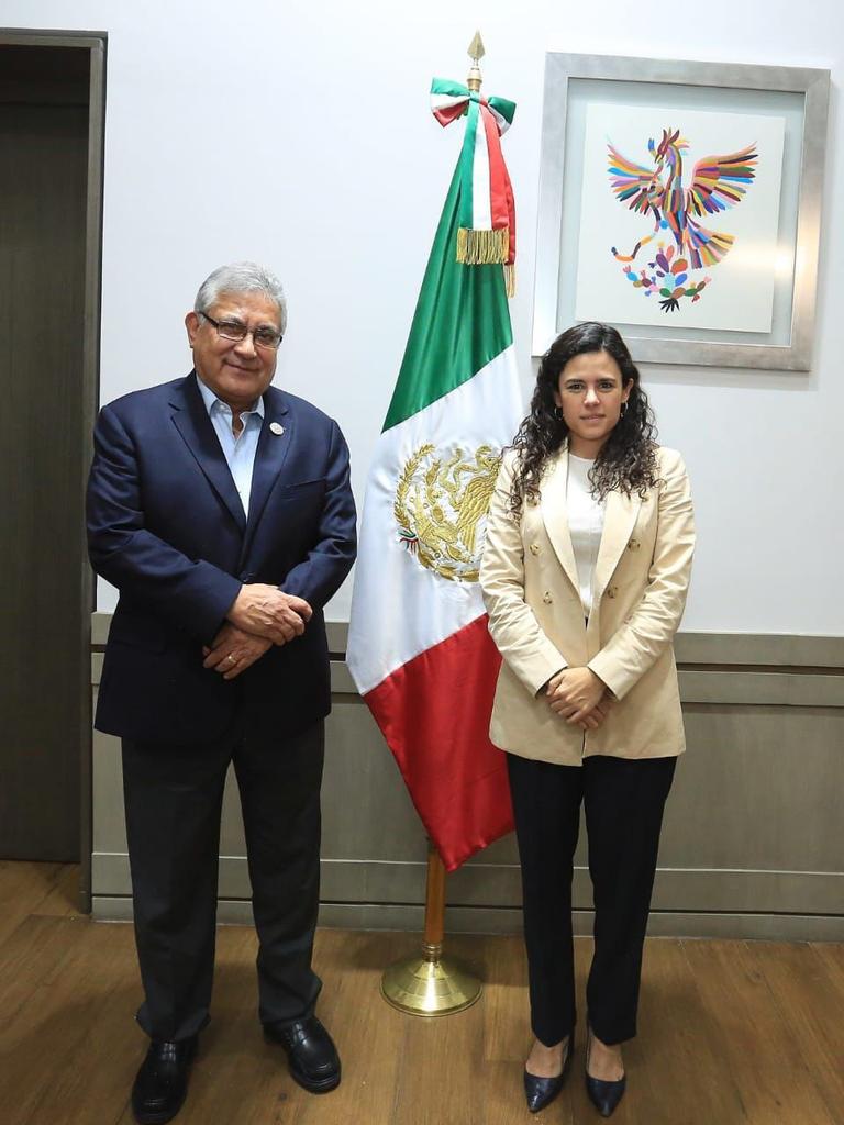 RamirezMiguel64's tweet photo. El Srio. Gral. del #SNTE, Mtro. Alfonso Cepeda Salas, se reunió con la titular de @SEGOB_mx @LuisaAlcalde 👉Abordaron la agenda sindical y acordaron mantener el diálogo, a fin de atender asuntos de interés para los trabajadores de la educación

#SnteConMéxico https://t.co/2mozk5U4A2