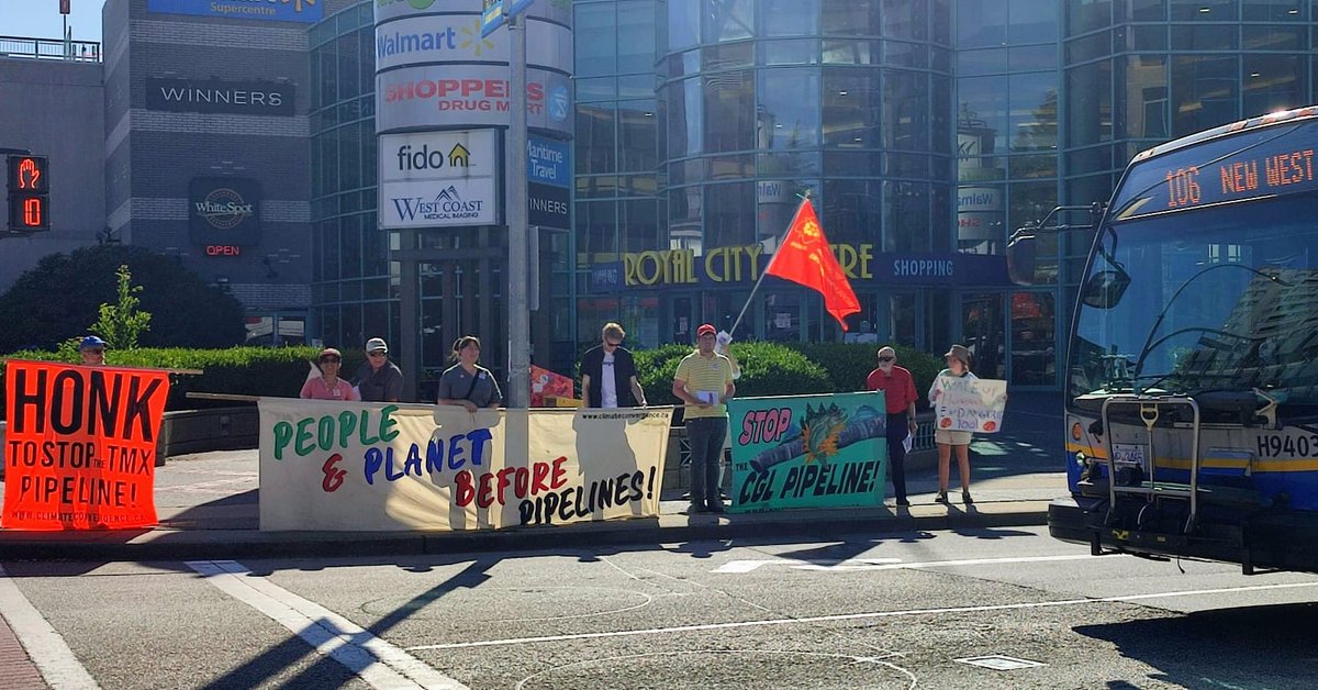 climate604's tweet photo. Great support & tons of honks at Aug. 1 Climate Convergence intersection & Decolonial Solidarity Adopt-a-branch action @ RBC bank in #newwest against TMX + CGL Pipelines
#systemchangenotclimatechange! #vanpoli #cdnpoli #bcpoli #NoCGL #noTMX #ClimateEmergency #ClimateJustice https://t.co/ZR1o1aQl0T