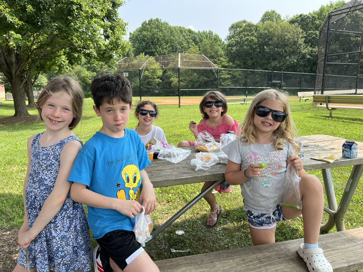 AldrinEagles's tweet image. Aldrin SACC students enjoyed eating lunch outside today. What a beautiful day! 😎☀️#OneAldrin #FunSummer @aldrineaglespta @PrincipalWolfe @fcpsnews
