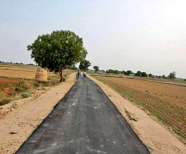 im_Skuwar's tweet photo. #goodmorning
"सड़क🛣️ तू अब आई है,
   जब सारा गांव शहर चला गया". https://t.co/wFvLXlCeTm