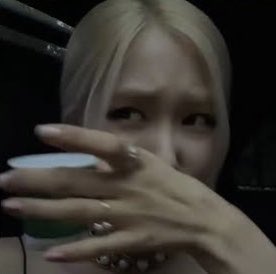 baddestjendeuk's tweet photo. rosé: CONGRATS SO HAPPY FOR YOU https://t.co/7hm5k7wskC